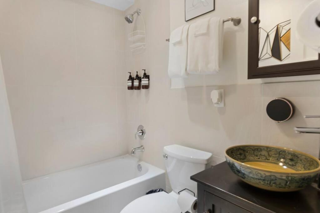 Upscale 2Br Apartment With Patio Washington Ngoại thất bức ảnh